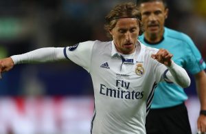OFICIAL: Modric renova até 2020