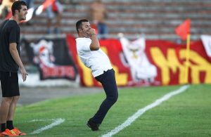 OFICIAL: Santa Clara tem novo treinador