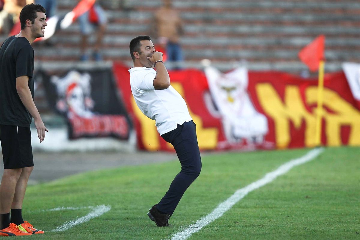 OFICIAL: Santa Clara tem novo treinador