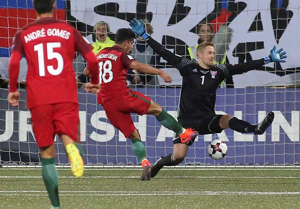 Hat-trick de André Silva em nova goleada de Portugal