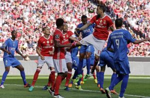 Benfica reforça liderança com goleada