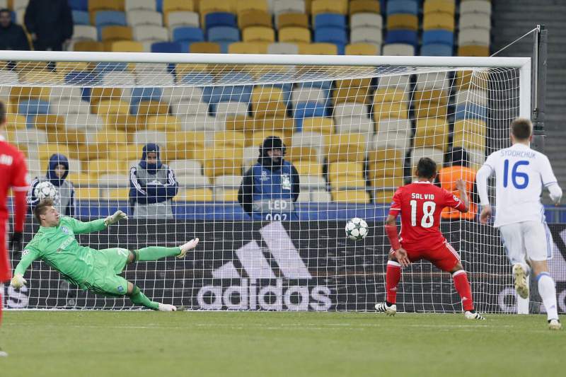 Benfica ao ritmo do tango em Kiev