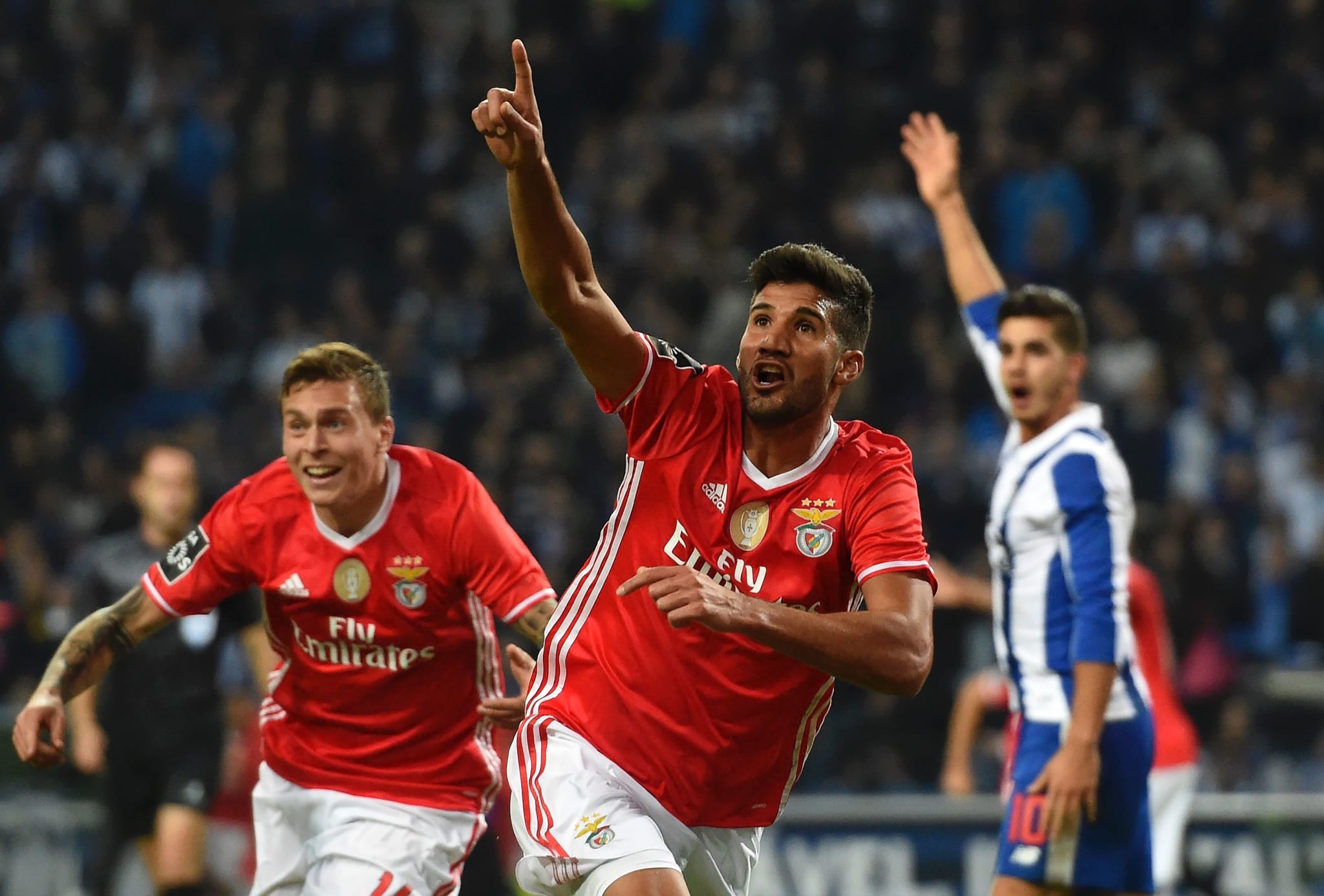 Empresário de Lisandro López confirma renovação