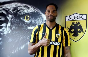 Lescott chegou como reforço sonante ao AEK mas sai 87 dias depois