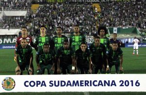 Avião que transportava equipa do Chapecoense despenha-se na Colômbia