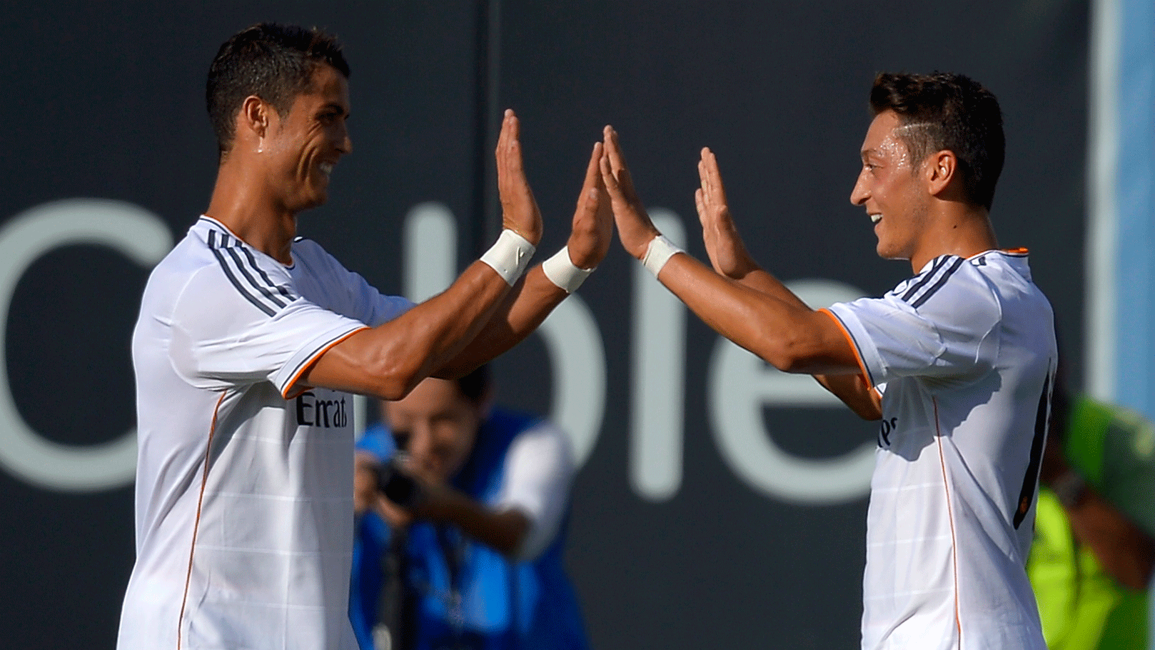 Özil confessa: “Ronaldo fez-me melhor jogador”