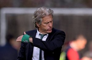 Jorge Jesus chateou-se com os jornalistas “Deviam apanhar o virus”