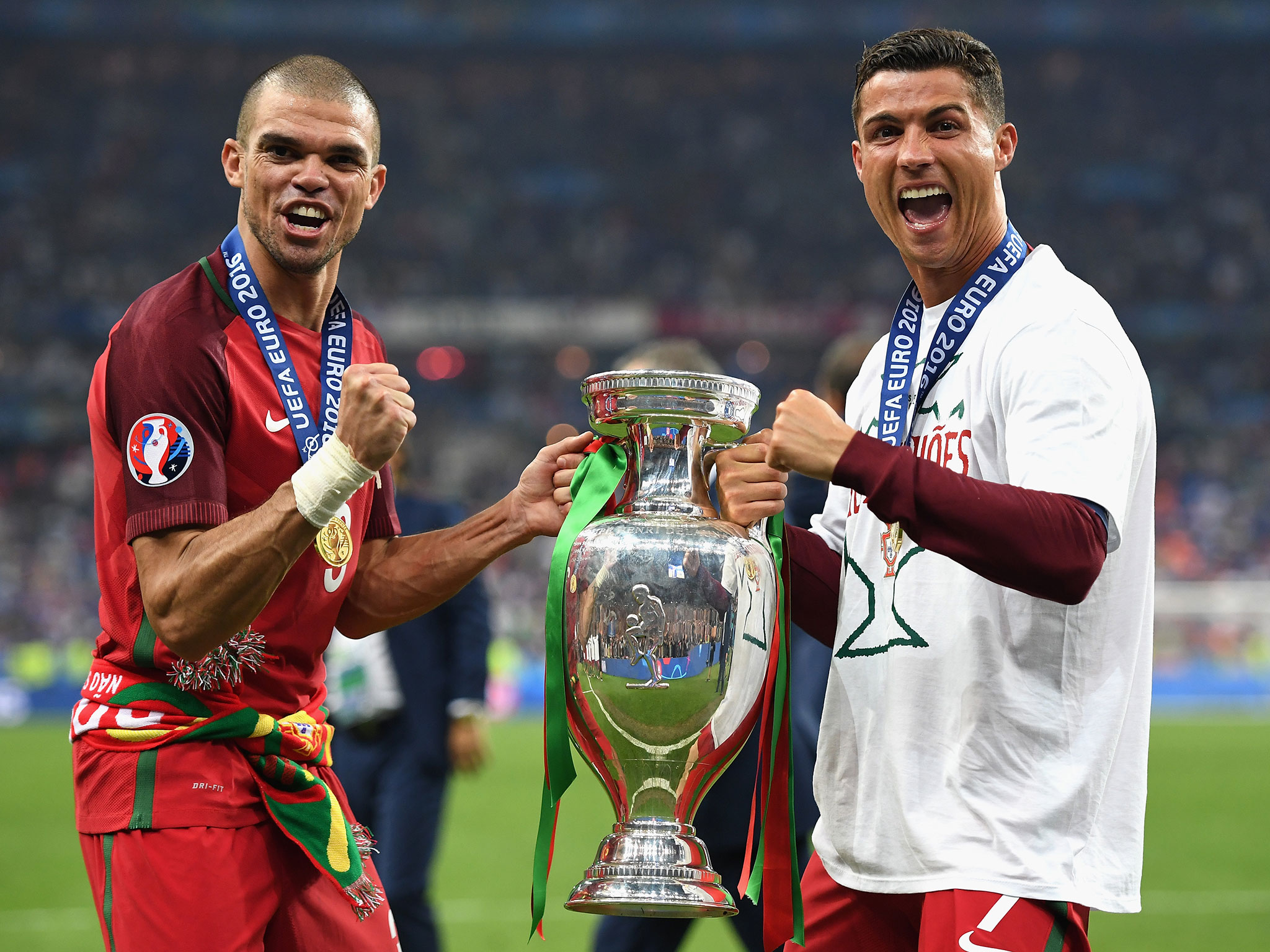 Quatro portugueses nos candidatos à equipa do ano da UEFA