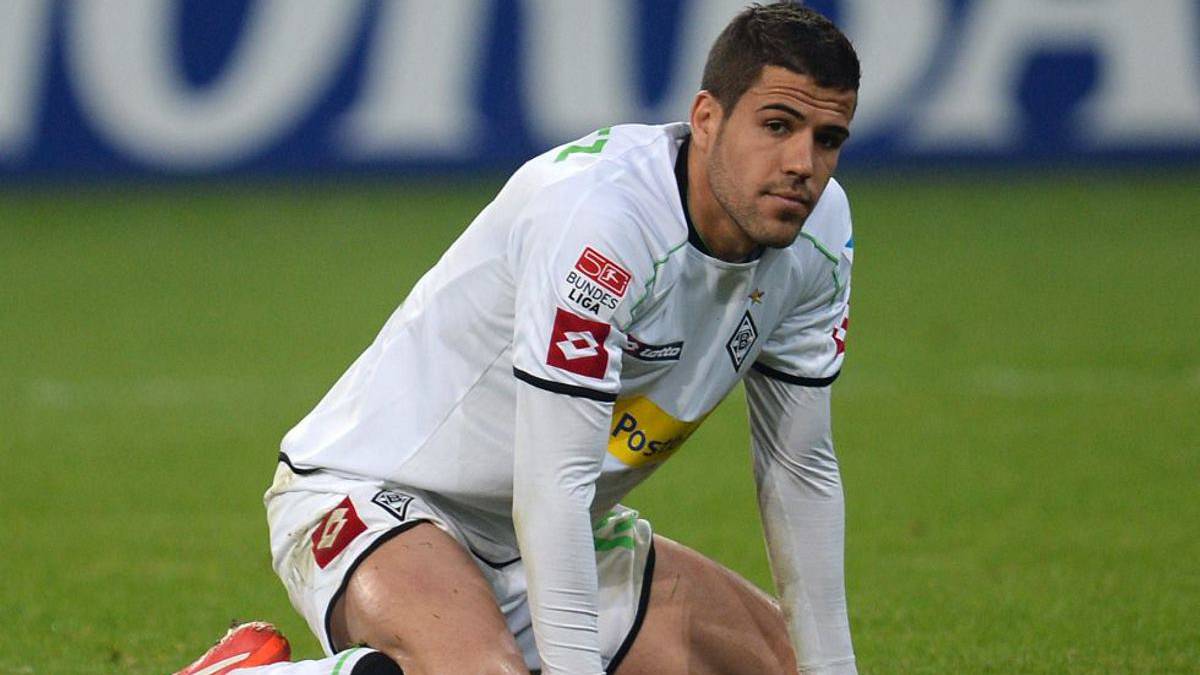 Internacional espanhol termina carreira aos 27 anos