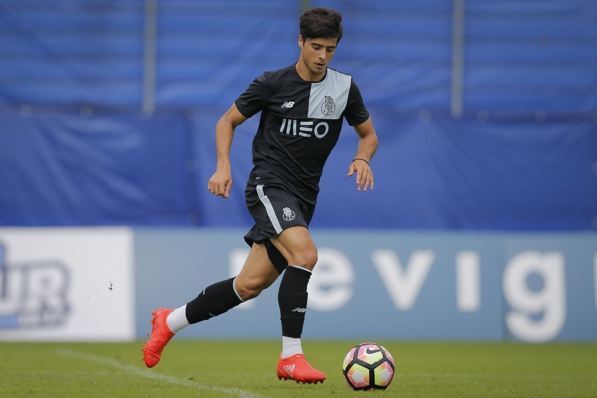 Reforço do FC Porto a caminho do futebol inglês