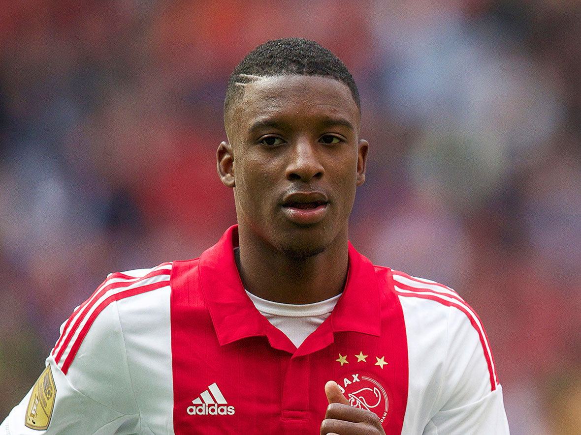 OFICIAL: Wolfsburgo contrata craque do Ajax