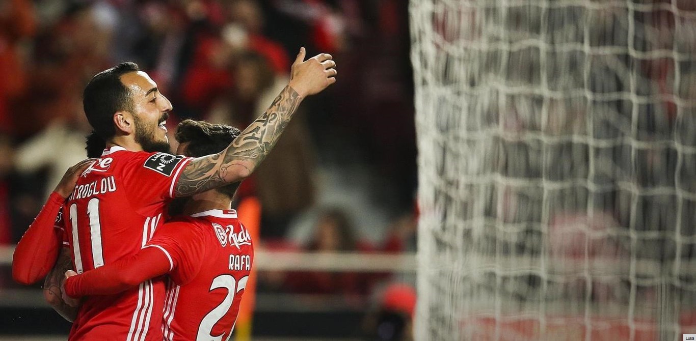 Benfica vence Rio Ave e reforça a liderança