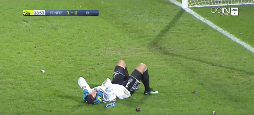 Anthony Lopes atingido por um petardo