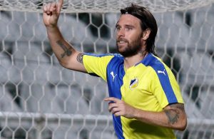 Internacional argentino acaba carreira com 33 anos