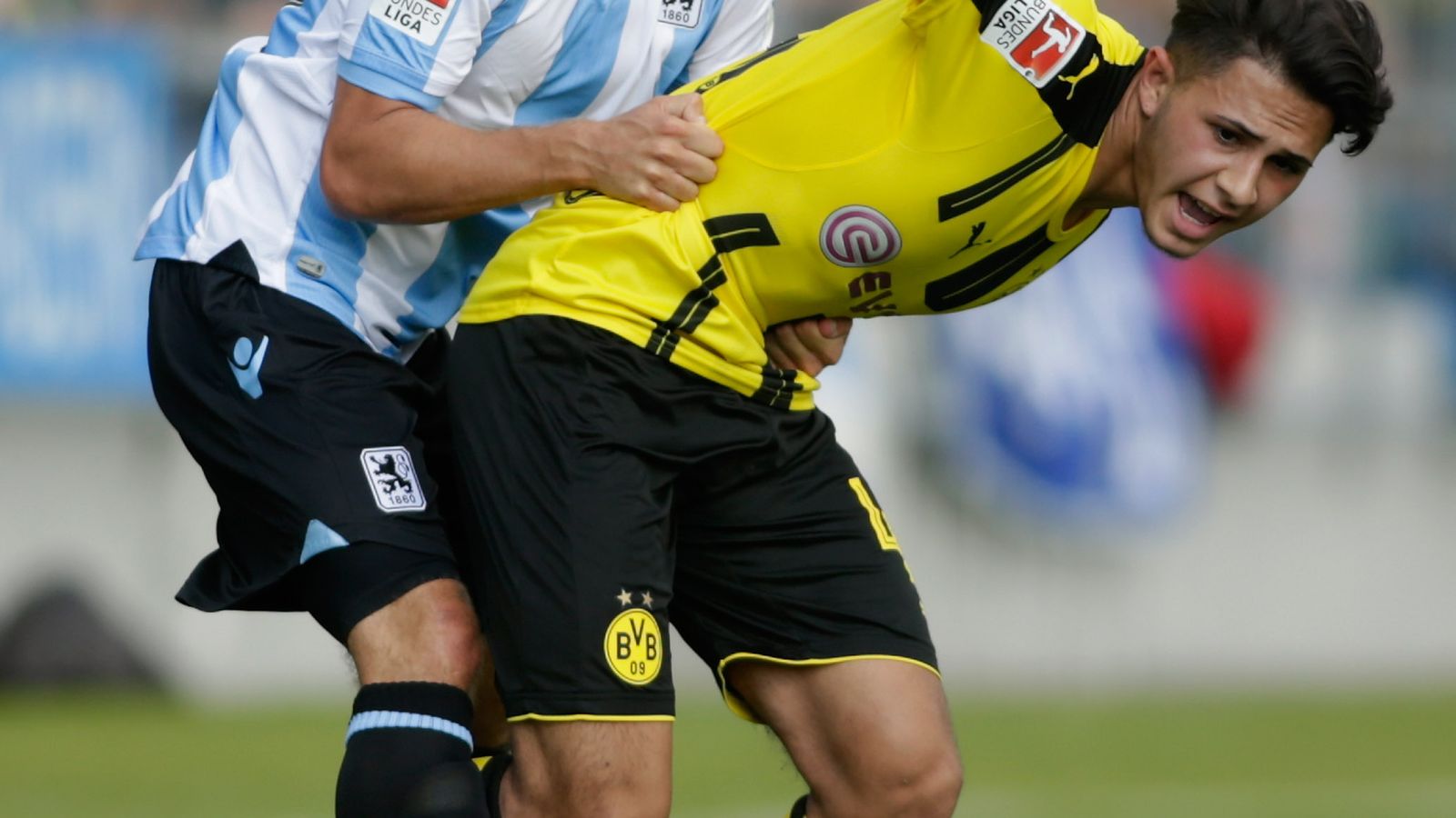 Promessa do Dortmund retira-se do futebol aos 18 anos