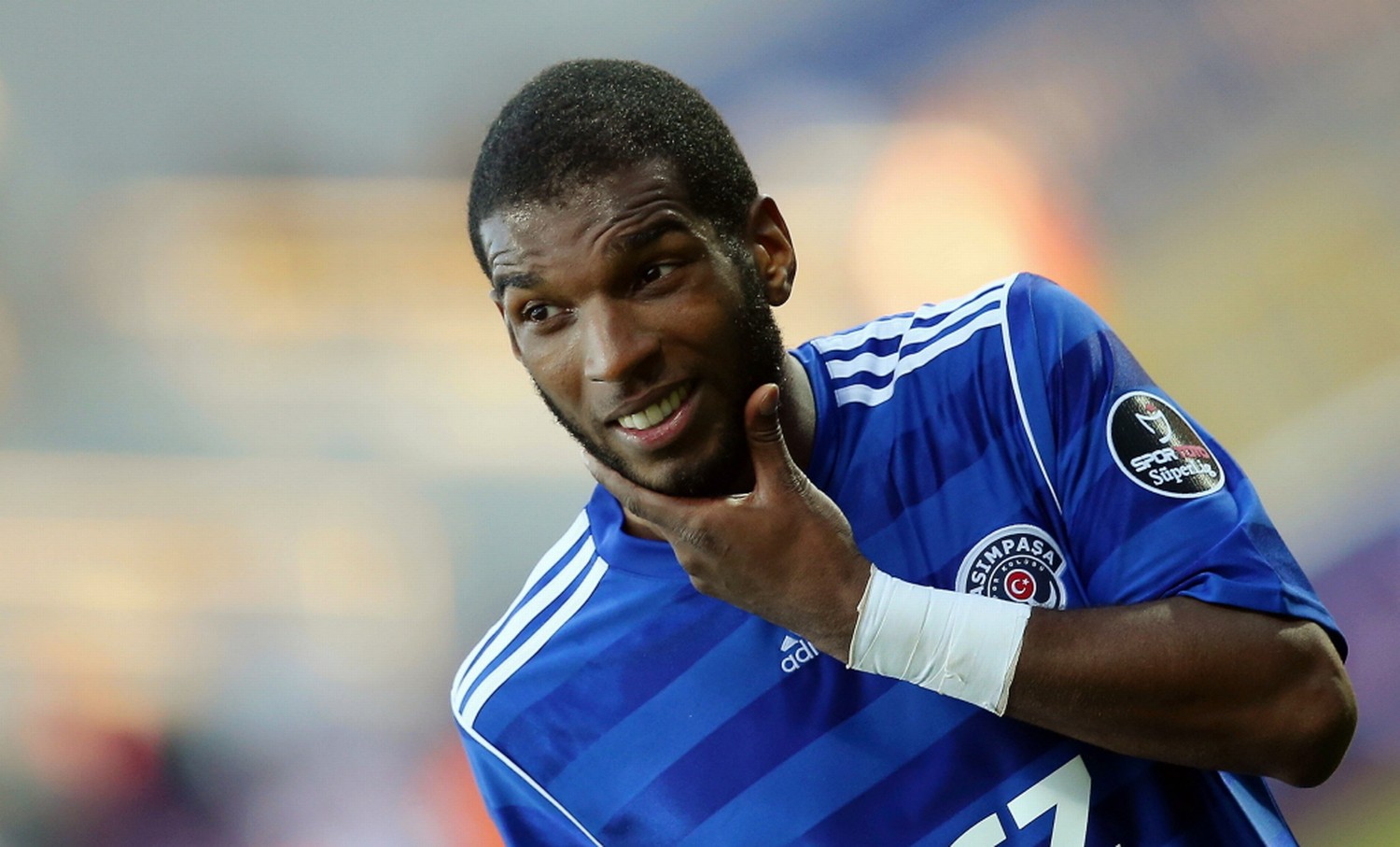 OFICIAL: Besiktas contrata Babel