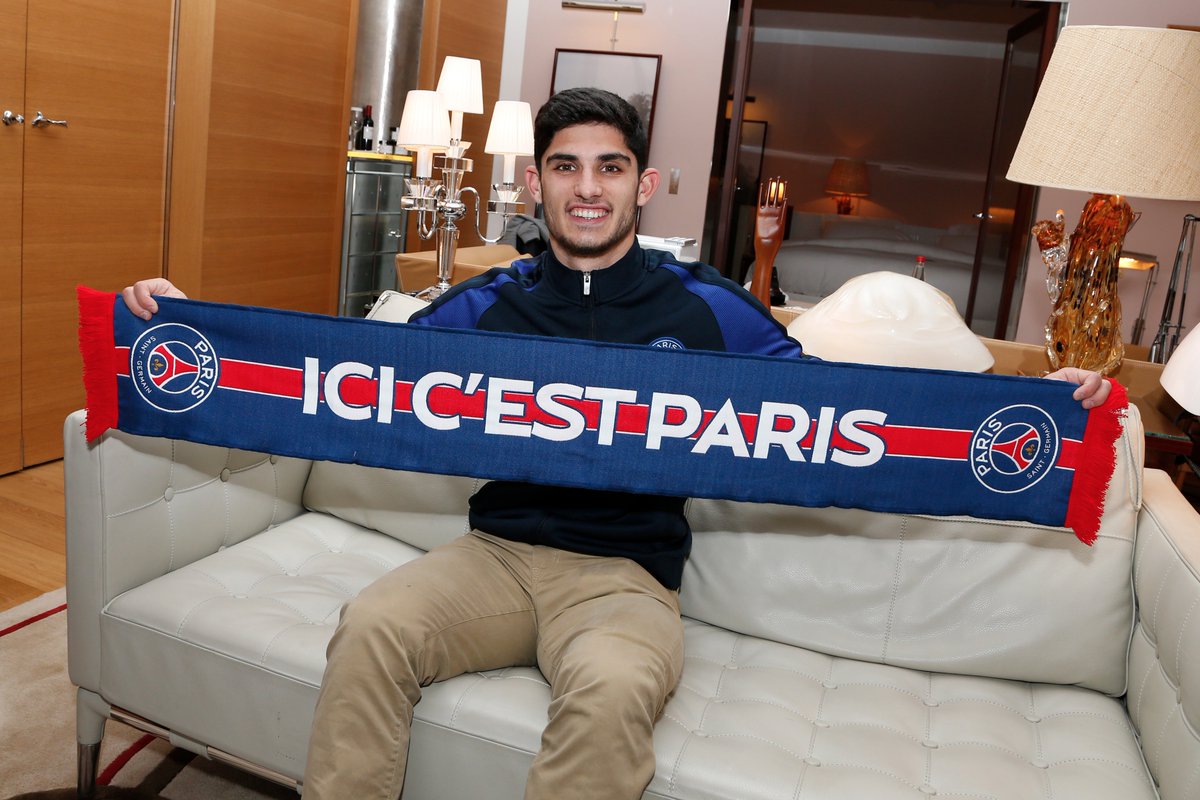 OFICIAL: Gonçalo Guedes reforça o PSG