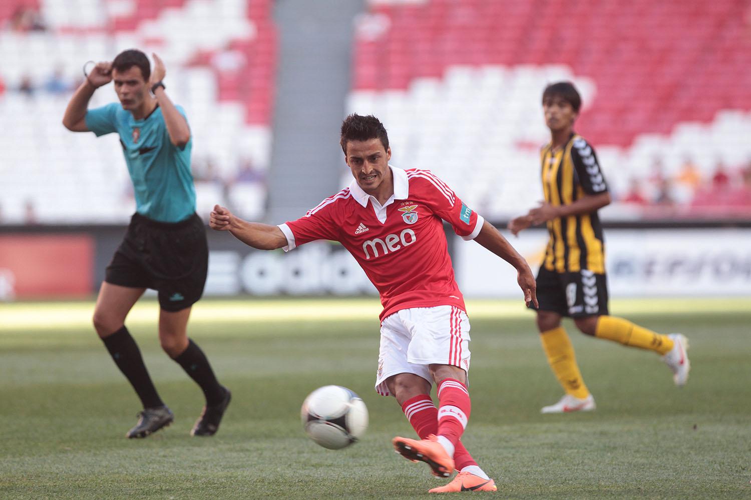 Antigo lateral do Benfica assina pelo Marítimo