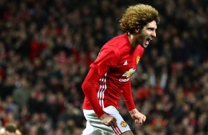 OFICIAL: Marouane Fellaini renova com o Manchester United
