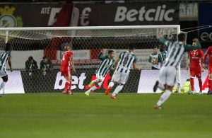 Benfica derrotado no Bonfim