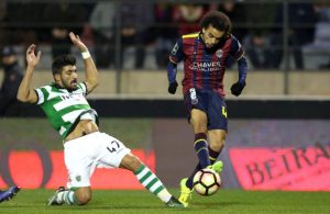 Sporting não aproveita deslize do Benfica