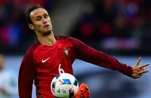 Ricardo Carvalho perto de reforçar equipa de Villas Boas