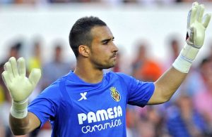 Azar bate à porta de internacional espanhol do Villarreal