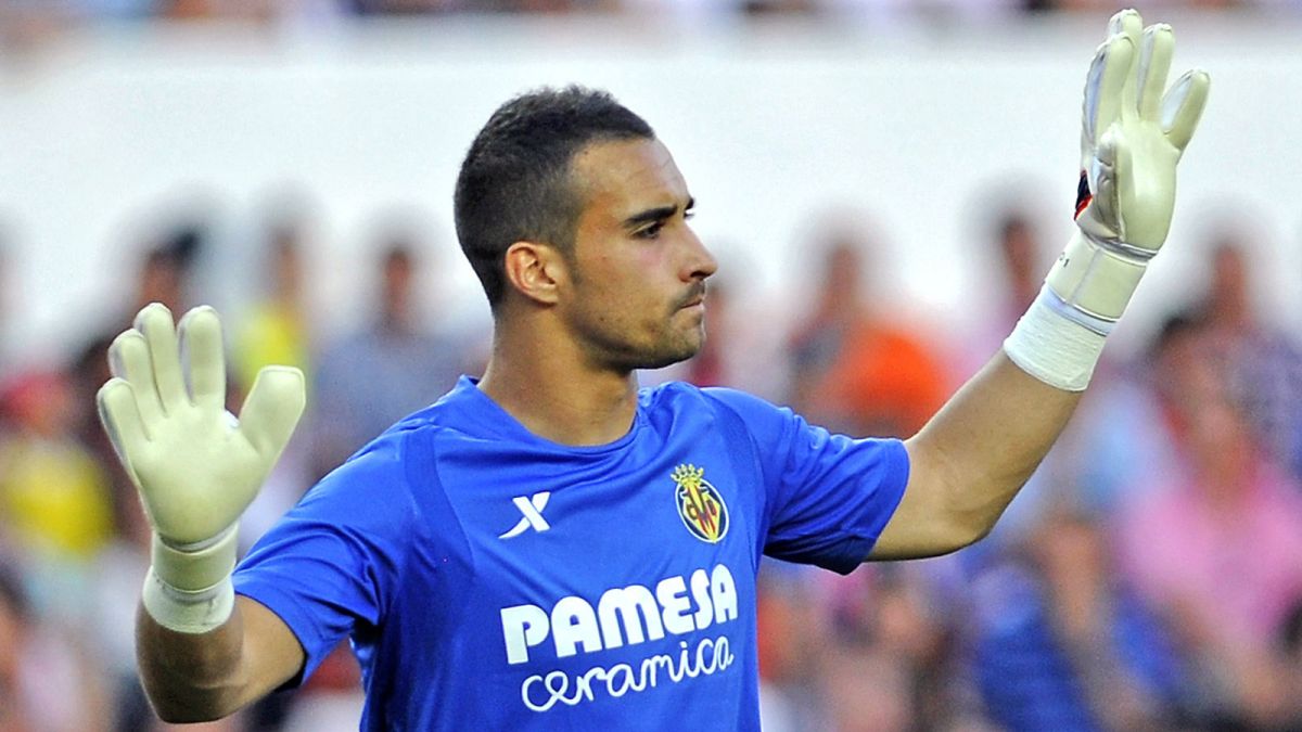 Azar bate à porta de internacional espanhol do Villarreal