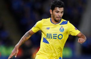 Corona sofreu uma entorse traumática no tornozelo direito