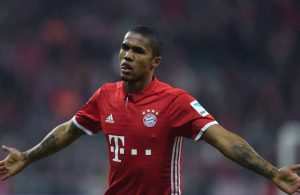 Tottenham tenta contratação de Douglas Costa