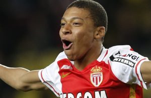 O avançado francês que Wenger considera que pode chegar ao nível de Henry