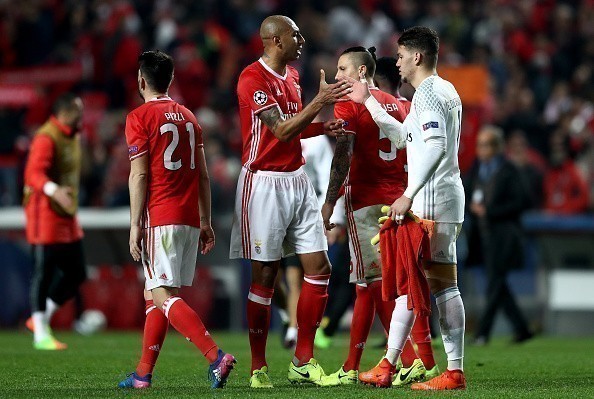 Ederson e Luisão no onze ideal dos oitavos da Champions