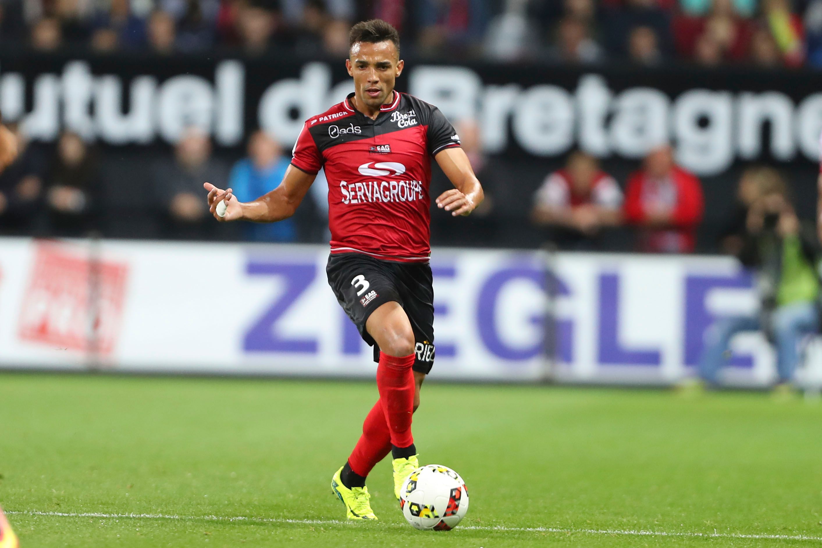 Marçal pisca o olho ao PSG