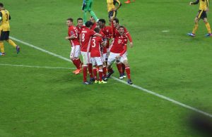 Bayern humilha Arsenal; Real Madrid consegue reviravolta frente ao Nápoles