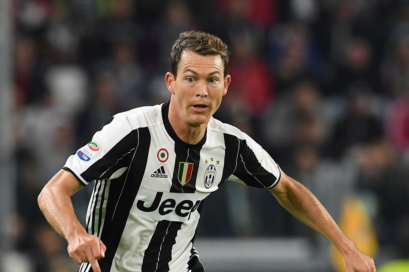 OFICIAL: Stephan Lichtsteiner renova com a Juventus