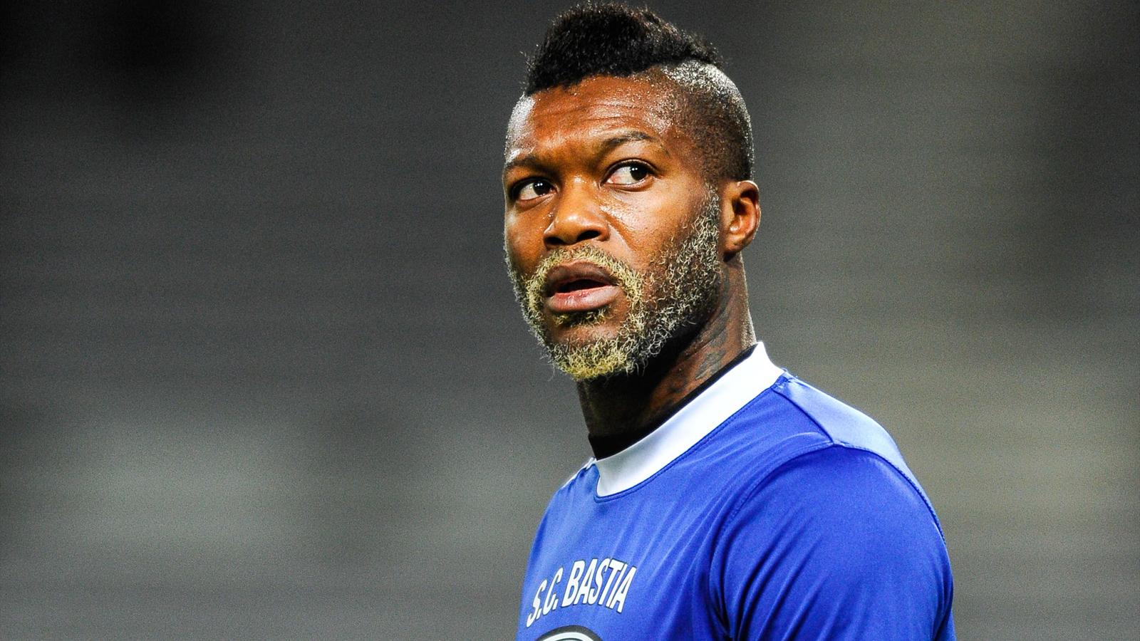OFICIAL: Djibril Cissé  termina a carreira