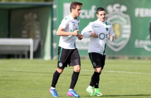 Jogadores juntam-se para falar com a DGS