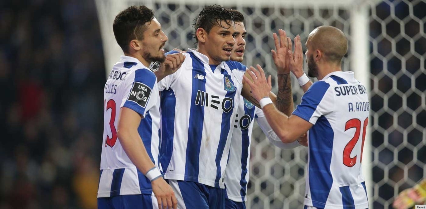 FC Porto goleia no Dragão e coloca pressão no Benfica