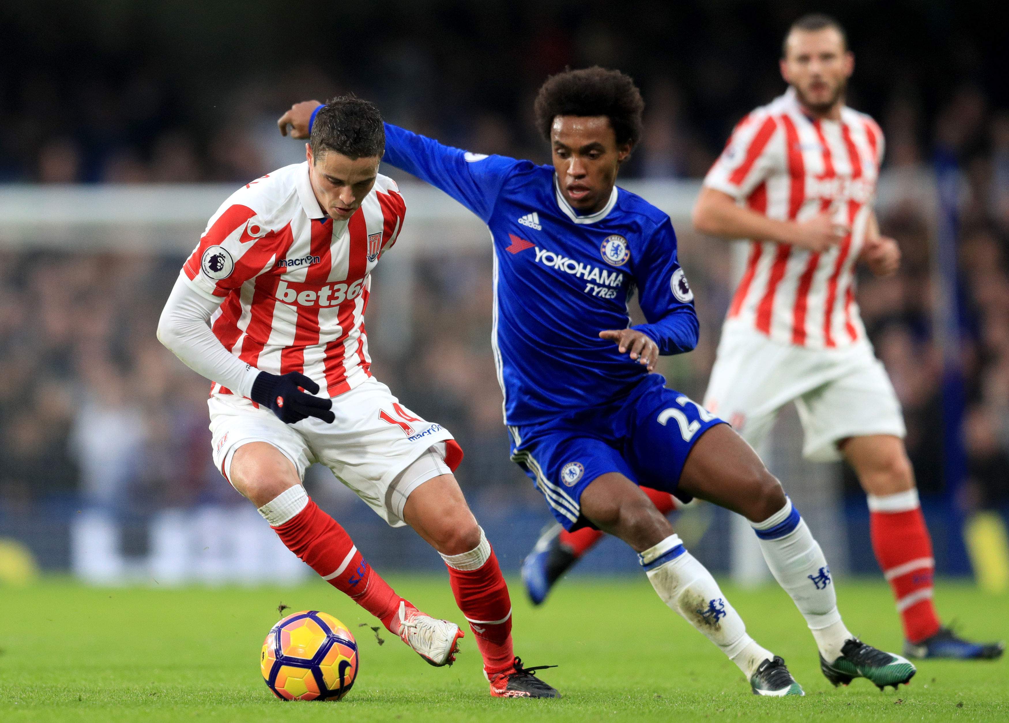 OFICIAL: Afellay renova com o Stoke City