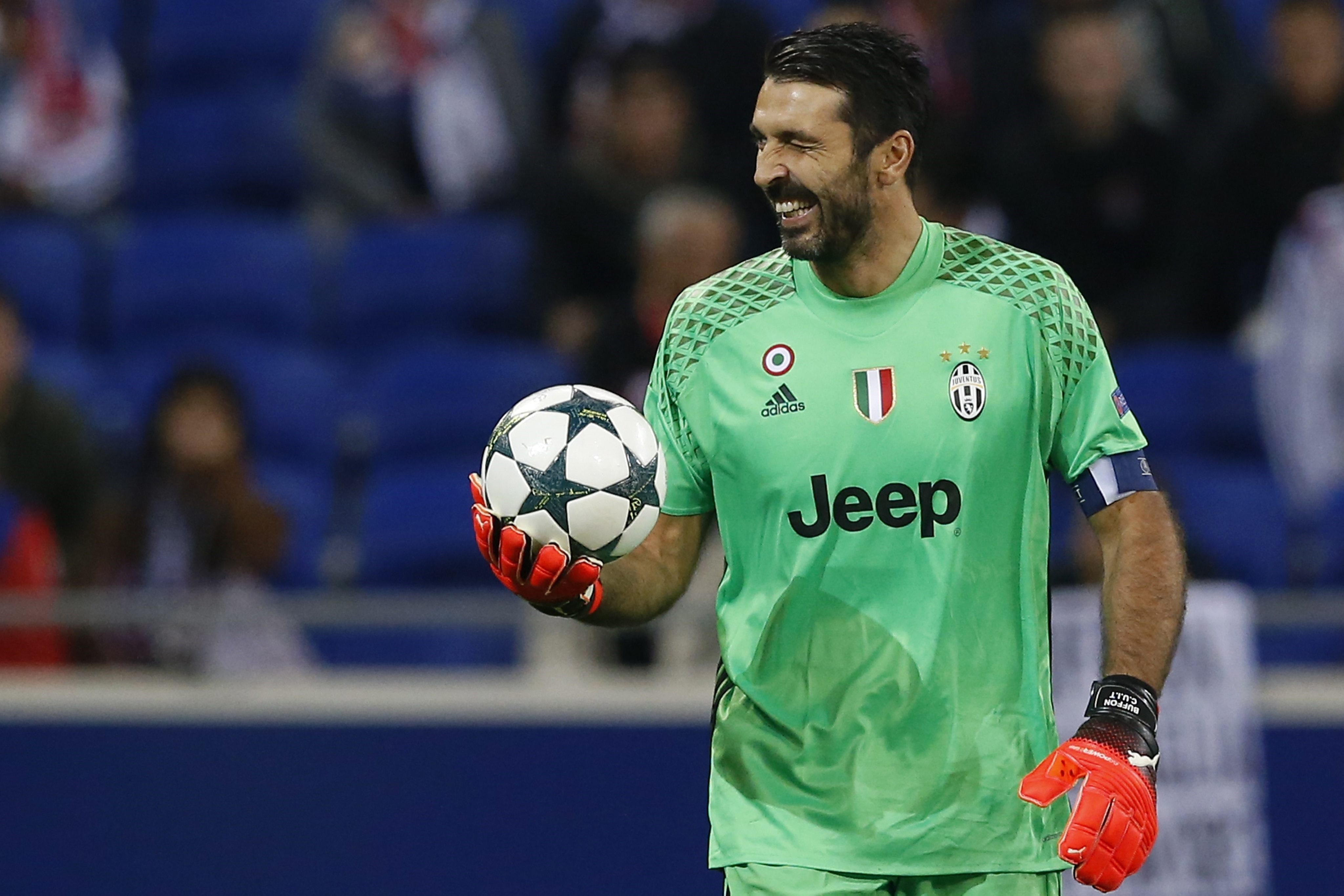 Buffon compete com Ronaldo e Messi pelo prémio de melhor da Europa