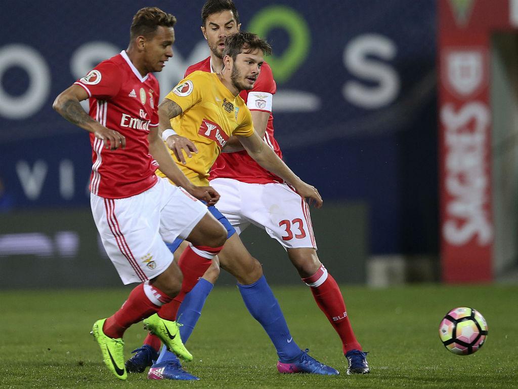 Mais uma dor de cabeça para Rui Vitória