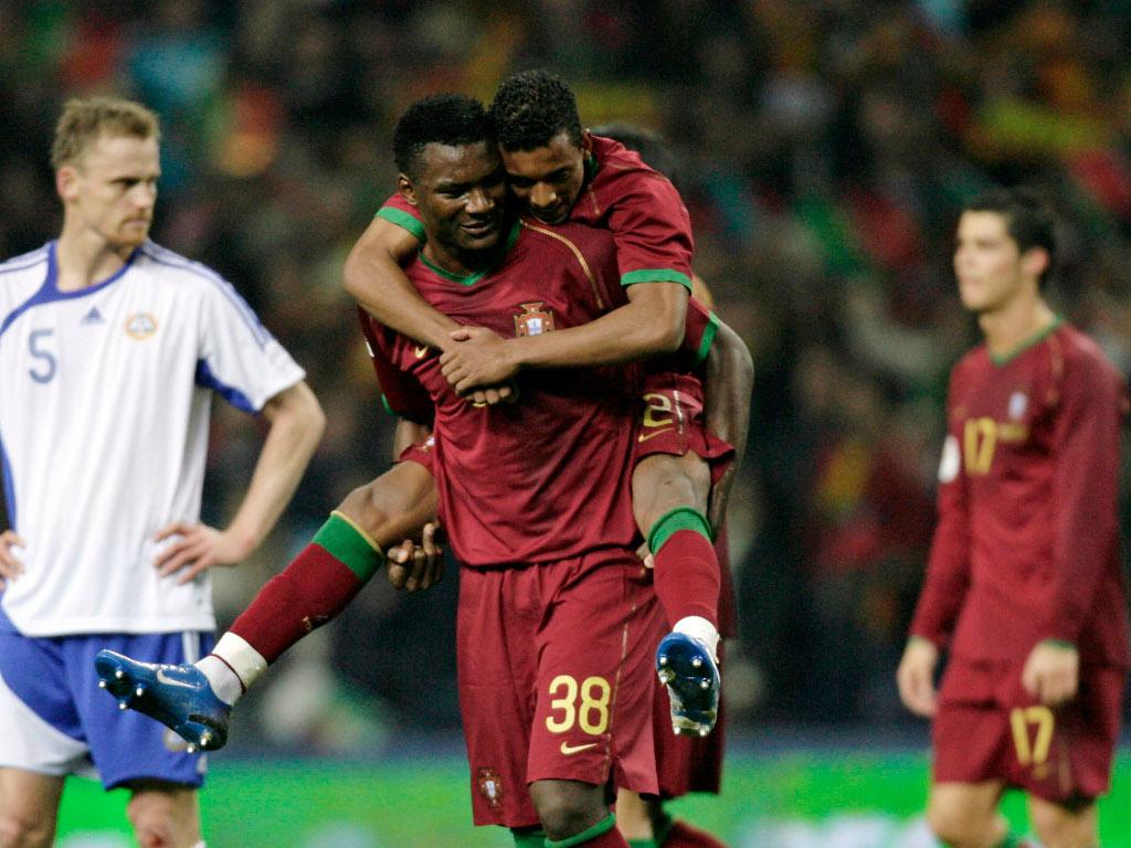 Cardozo atirou as chuteiras a Makukula por causa de… David Luiz!