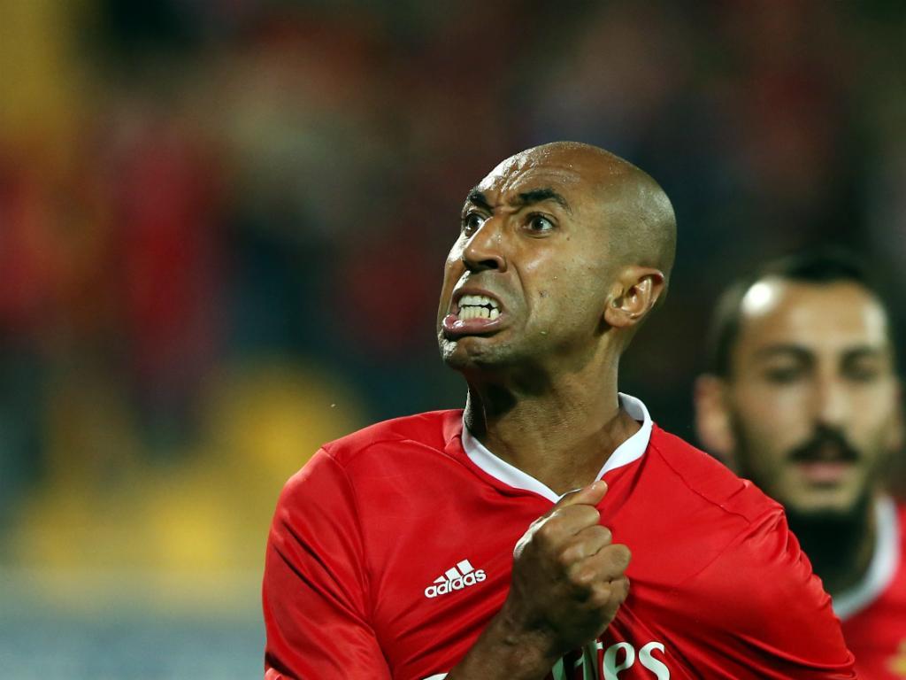 Luisão renova com o Benfica