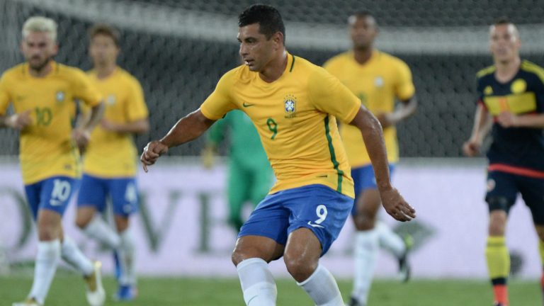 Diego Souza lamenta falta de oportunidades no Benfica