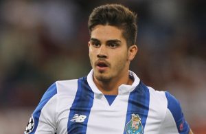 André Silva no banco frente ao Desportivo de Chaves