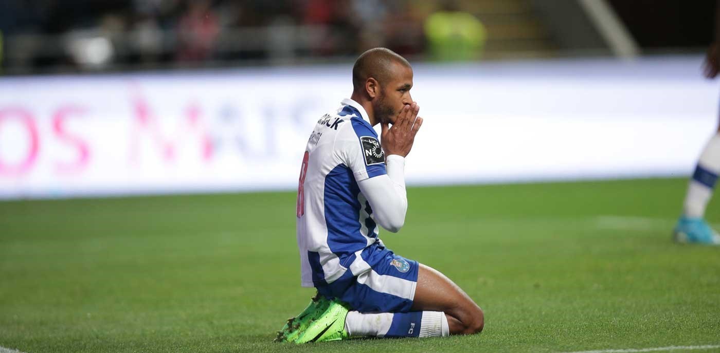 Brahimi falha mesmo o encontro frente ao Desportivo de Chaves
