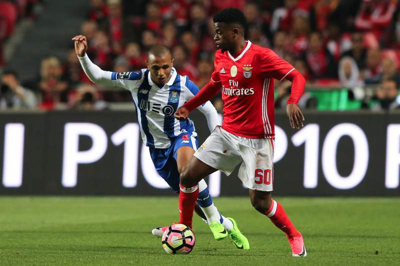 Empate no clássico deixa tudo em aberto