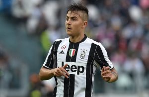 Paulo Dybala sai lesionado do encontro com o Pescara