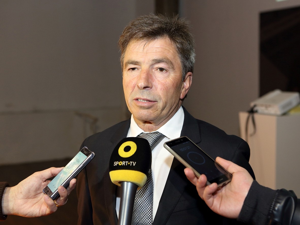 Carlos Barbosa anuncia acordo de última hora com Luís Filipe Vieira