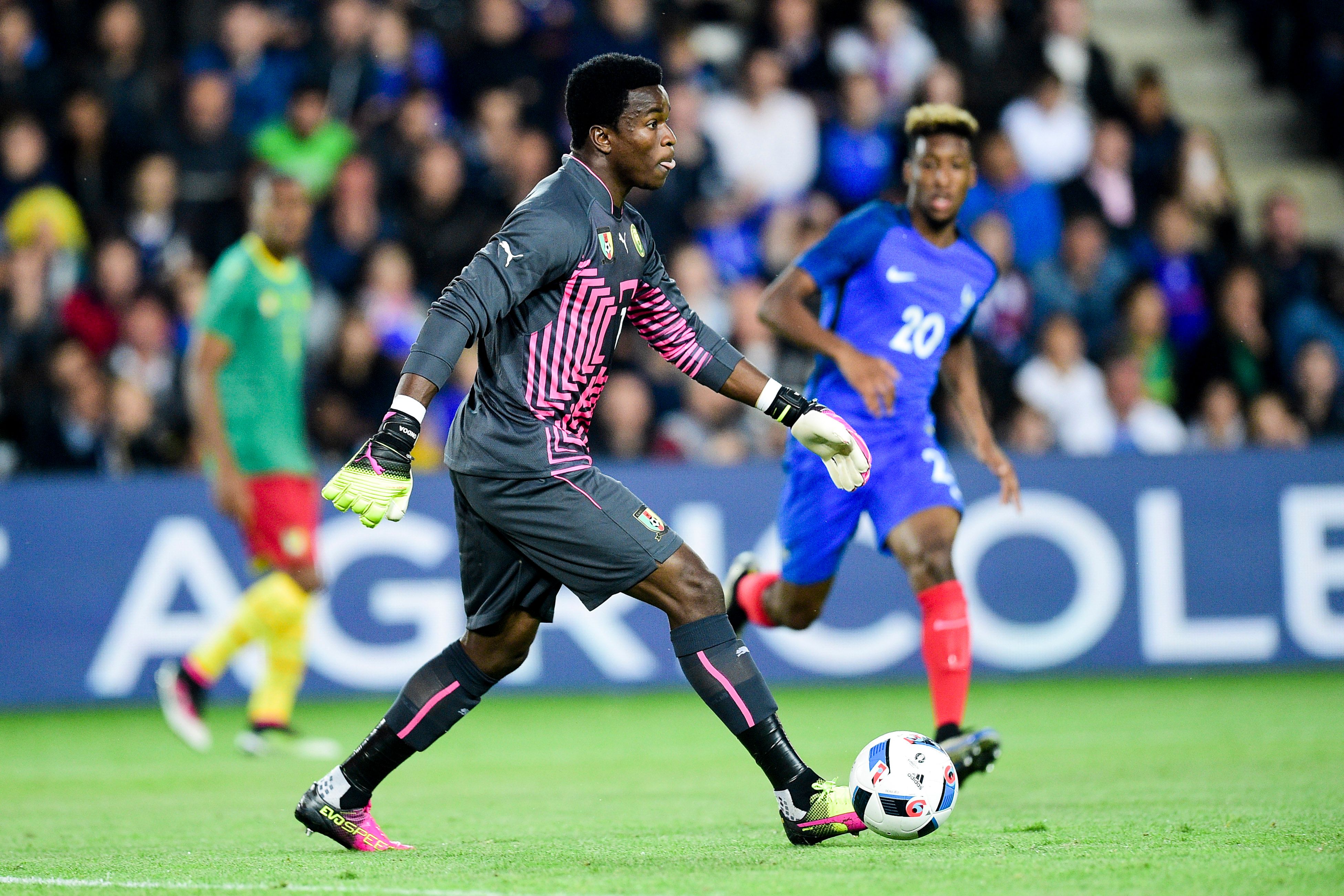 OFICIAL: Sevilha contrata Fabrice Ondoa